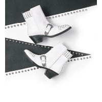 LOVAI白色鉚釘短靴 $2,699
