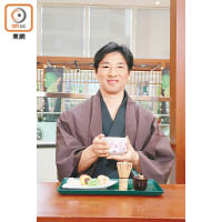 日本150年抹茶老店傳人重村勝表示初釜茶道會是年度盛事，氣氛熱鬧之餘也是分享泡茶心得的重要時刻，因此初學茶道的人都會把握機會參加。