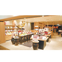 來自鹿兒島的黑酢本舖桷志田，店面是零售店，後方則設有餐廳。