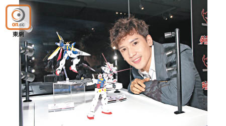 高達迷關智斌大讚Gundam Universe系列，上色比傳統Figure更靚。