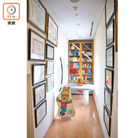 館內設有名譽館長室，設計猶如柳瀨嵩的書房。