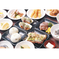 60款食品選擇包括大阪燒和章魚丸子，夠晒地道。