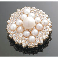 珍珠飾物高貴大方，更有助肖鼠朋友增強桃花運。