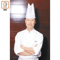 賴耀輝師傅曾任多間酒店的餅房部門主管，1995年參加了亞洲國際酒店餐飲展覽會HOFEX，於糕餅擺設一環中獲得銅獎，現為沙田一間五星級酒店餅房主廚。