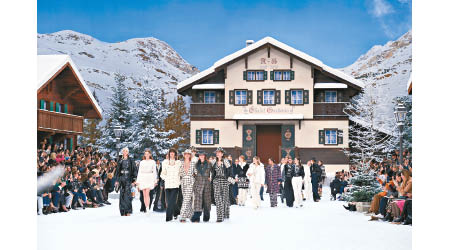 Karl Lagerfeld為Chanel設計的最後一個系列，以雪地度假服為主題。
