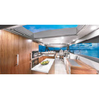 開放式廚房用上嵌入式廚櫃及電器，設計簡約。