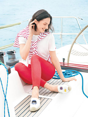 Jipi Japa全新SS19系列以航海為主題，以經典Marine格調的「紅、藍、白」色調，演繹出航海時尚感。$1,190