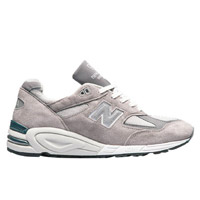 990誕生16年後，New Balance於1998年推出第2代版本990v2，個樣其實與元祖版本並不相似，鞋底就採用ABZORB中底作緩震。