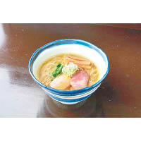 用料講究的鹽拉麵，無論是湯底、麵及佐料都相當出色，售¥680（約HK$48）。