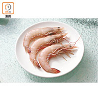 蝦身細小根本無法屈曲成蝦球，更別說能以蔬菜及金華火腿貫穿，因此必須選用至少1至2両重的海中蝦製作。