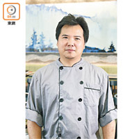 朱明輝師傅入行15年，10年前開始鑽研正宗川菜的烹調風格及食材選料，現為本地一間高級川菜館的主廚。