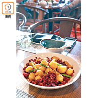 川谷薈主廚推薦菜式歌樂山乾爆帶子，有點像經典川菜辣子雞的變奏版，售US$24.99（約HK$195）。