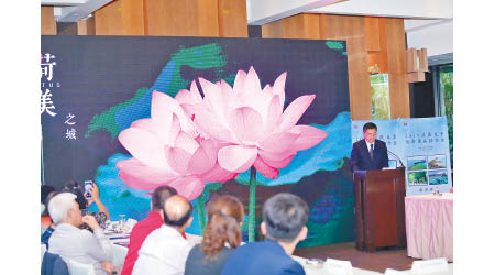 武漢市文化和旅遊局組織當地多個景點於第33屆香港國際旅遊展參展，並舉行以「武漢之夏．荷美天下」為主題的2019武漢文化旅遊（香港）推介會。