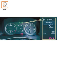 雙圈式儀錶板維持原有設計，配上附設的3.5吋中央小屏幕，清晰顯示行車資訊。
