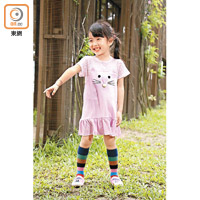 紫白間條貓咪連身裙，最襯活潑小女孩。$278（a）