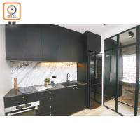 廚櫃與衣櫃用上相同的顏色和材質，保持設計風格的一致性。