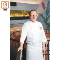 于浩斌師傅入廚超過20年，曾於多間酒店和餐廳任職，現為黃竹坑的主題公園餐飲部行政總廚。