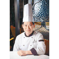 孫錦勝師傅入廚近30年，曾於多間獲獎無數的米芝蓮星級餐廳任職，擅長烹調粵菜，現為灣仔五星級酒店中菜行政總廚。