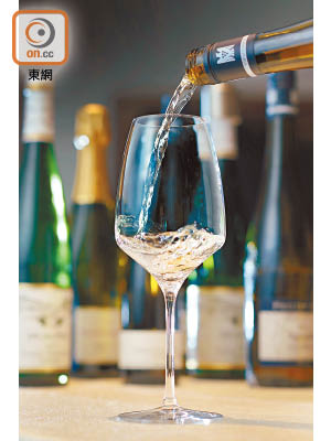 雪凍了的Riesling相當適合夏天飲用，而瓶頸標有VDP（Verband Deutscher Qualitäts Und Prädikatsweingüter頂級酒莊聯盟）的鷹標記，就是優質的代表。