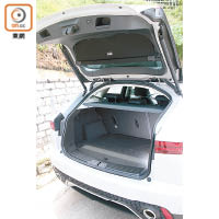 Luxury Pack版配備電尾門開關，尾箱載物空間為577L。