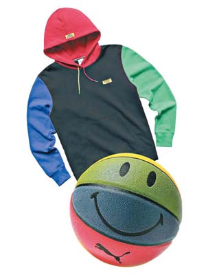 CHINATOWN MARKET×PUMA Colorblock衞衣 $790、籃球 $499（A）