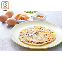 韓式煎餅除可選用海鮮作餡，亦可改用葱和泡菜等製成蔬菜口味。