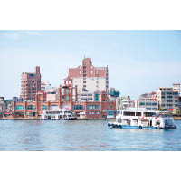 高雄是南部最著名的港口城市。