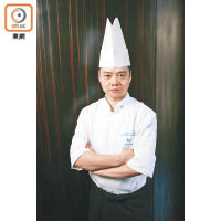 陳忠秋師傅10歲便開始入廚房煮飯，有逾30年烹調中菜的經驗，對食材講求不時不吃，擅長炮製因應季節而設計的精緻中菜。