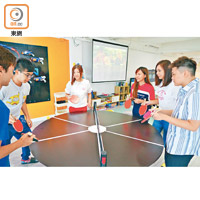 圓桌乒乓球：變奏版乒乓球可供6人同時落場，親身感受3對3的玩樂模式。