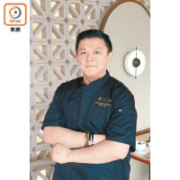 楊志宏師傅有逾30年入廚經驗，曾於本地五星級酒店高級中菜廳及中菜名店任職，現為東涌一間精緻粵式新餐廳主廚。