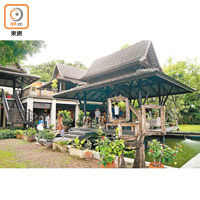 在傳統泰式木建房屋內學習烹調泰菜，感覺特別地道。