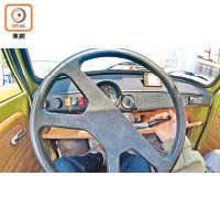 Trabant汽車品牌至今已有60多年歷史，設計簡約並選用軚盤式棍波設計。
