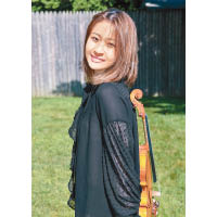 澳門青年小提琴手蘇飛雅，於《飛躍幻響》與世宗獨奏家合奏團演奏海頓的《第一小提琴協奏曲》。