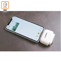 充電盒設有Lightning/microUSB插頭，兼容iOS及Android手機。