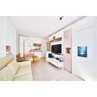 客廳<br>全屋布置以柔和色系為主調，配搭木系家具，予人一種溫暖的感覺。