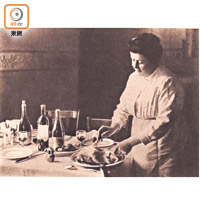 膀胱雞乃由擅長煮雞的「里昂媽媽」Mère Fillioux所創。