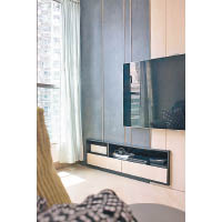 電視櫃融入電視牆內，減少對客廳空間的佔用。
