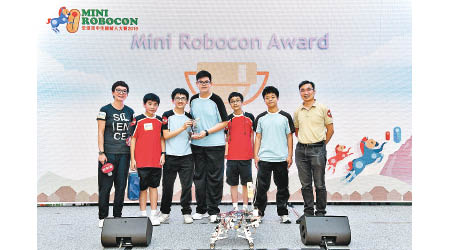 今年的全港初中生機械人大賽，福建中學學生囊括冠、亞、季軍。