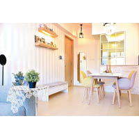 客廳<br>為配合家居的清雅風格，家具均以淺色和木色為主。