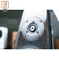 增壓RR高音單元採用非諧震設計，能大大改善高端動態。