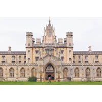劍橋大學在許多世界大學排名中名列前茅，其科研同樣被公認是全球最強。
