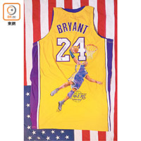 1. 24號入樽球衣<br>2009年推出的Kobe Bryant 24號球衣，背面除了有Kobe Bryant簽名外，更有以人手用油畫顏料繪畫上的Kobe Bryant入樽圖案，設計相當罕有。全球限量6件，市值約3萬美元。