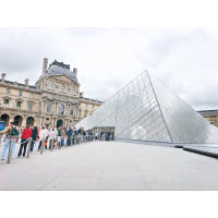 法國羅浮宮博物館常年展出的展品數量達3.5萬件。