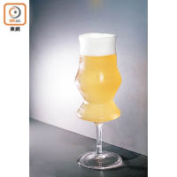 帶杯腳和具弧度的啤酒杯，有助保持泡沫，而泡沫應佔約1/4為佳。