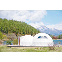 位於長野縣飯綱東高原Resort的Glamping設施GLAMPROOK，帶來日本首個Twin Dome帳篷體驗。