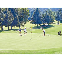 住客可享用飯綱東高原Resort的所有溫泉及網球、高爾夫球等活動設施。