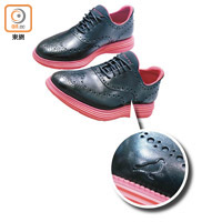 黑色皮革STAPLE×COLE HAAN OriginalGrand Ultra的鞋踭外側低調地壓上鴿子標誌。 $1,590（A）
