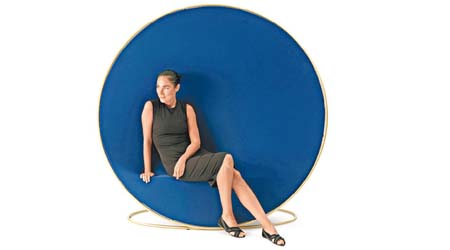 Emanuele Magini為意大利品牌Campeggi設計嘅「Anish」，展現咗椅子設計嘅無限可能性。