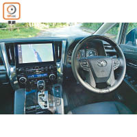 中控台觸控系統由前款的8吋屏幕升級至10.5吋屏幕，支援Apple CarPlay娛樂資訊服務。