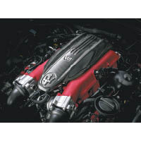 3.8L V8雙渦輪增壓引擎出自法拉利Maranello工廠，最大馬力為580hp。